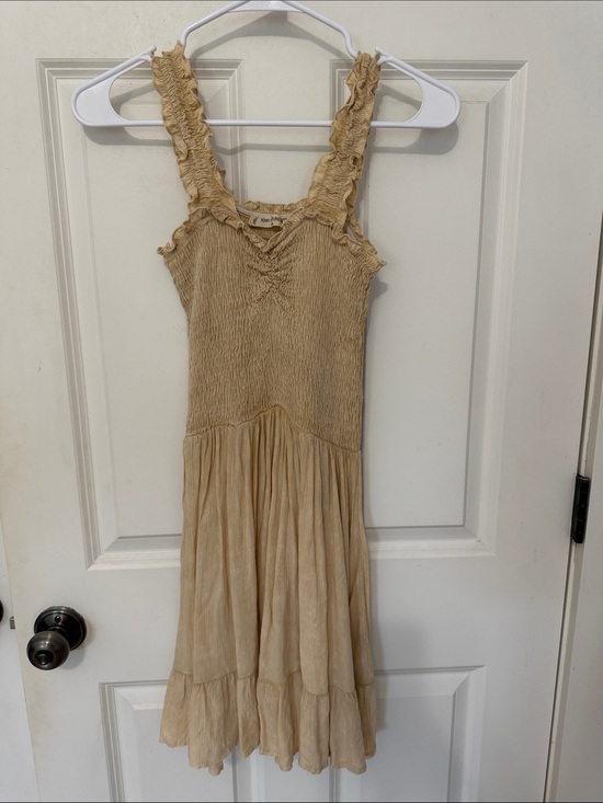 Kiwi & Punch Dresses & Skirts - Kiwi & punch Beige Ruffled Smocked Midi Dress Size Small beige coastal chic